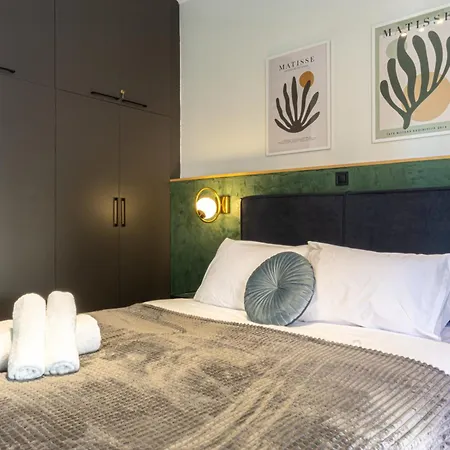 Polis Luxury 4 Athens