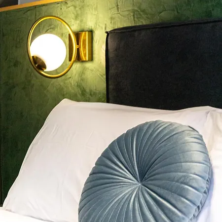 Polis Luxury 4 * Athens